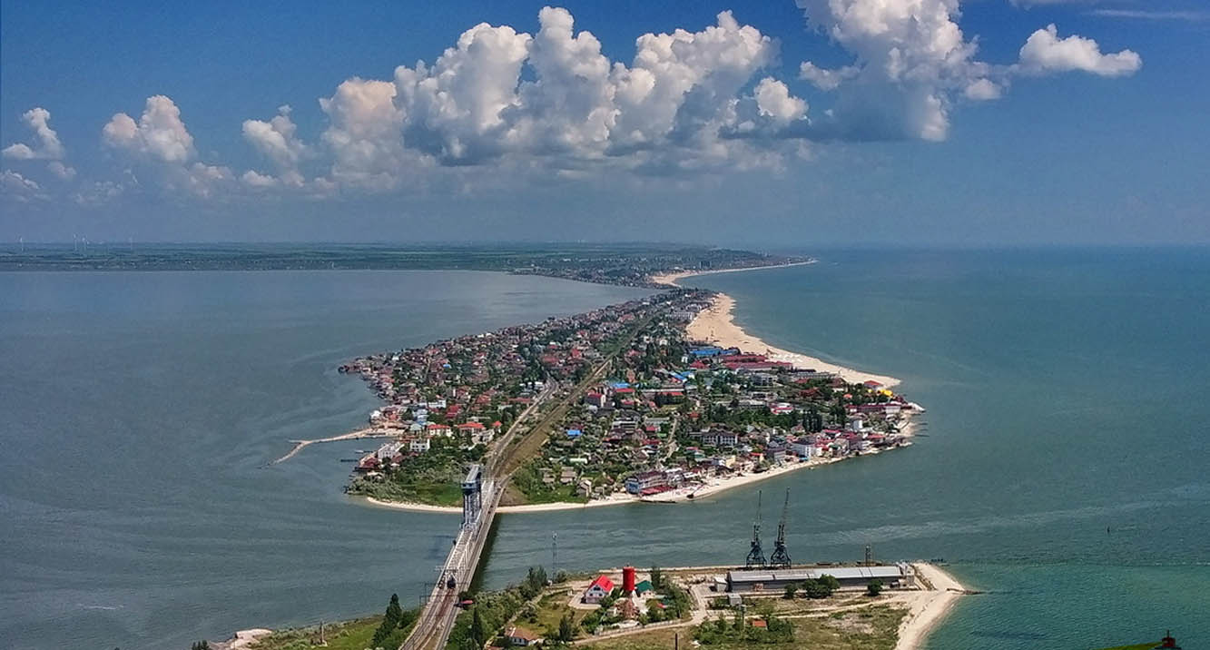 The Dniester Liman Strait and the town of Karolino-Bugaz on the spit.